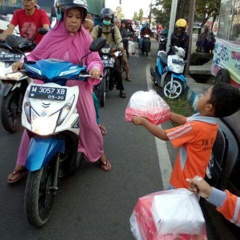 Paud H.I El Fath bagi bagi takjil